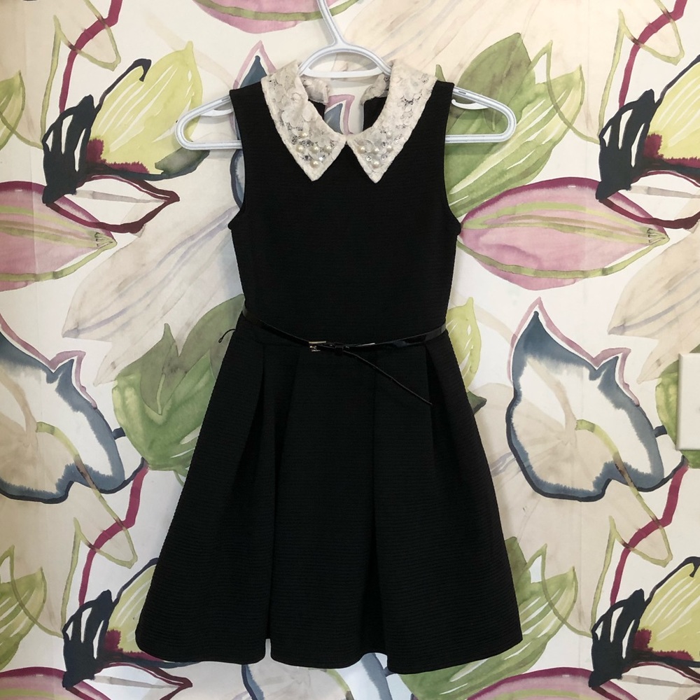 Girl dress with leather belt.